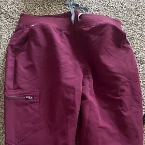 Figs burgundy Zamora XLP